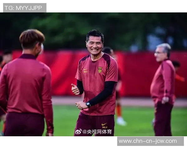 当前中国国家足球队主教练是谁及其执教背景分析 当前中国国家足球队主教练是谁及其执教背景分析