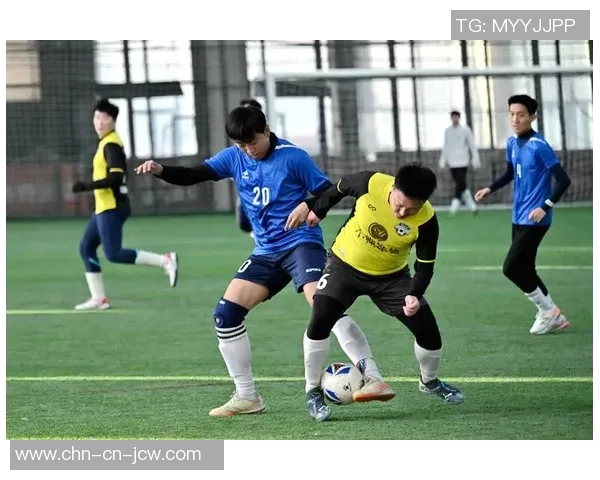 追逐梦想的绿茵之路如何成为一名职业足球运动员的心路历程与实战技巧